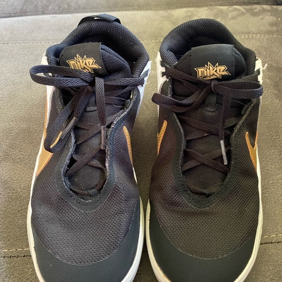 They are great starter basketball shoes! Been worn twice overall a great shoe - Picture 1 of 6